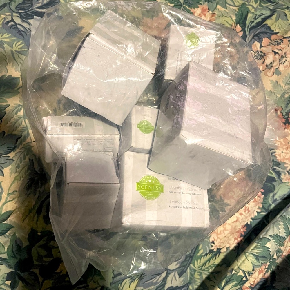 Mix Scentsy light bulbs